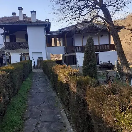 хвойна * Apriltsi (Lovech)