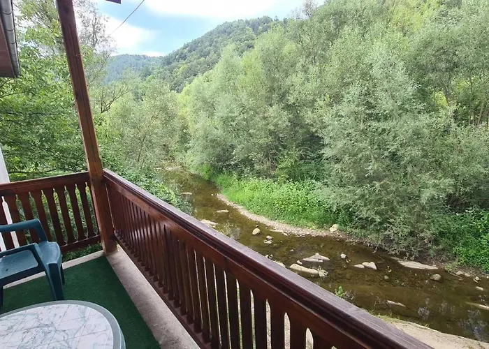 хвойна * Apriltsi (Lovech)